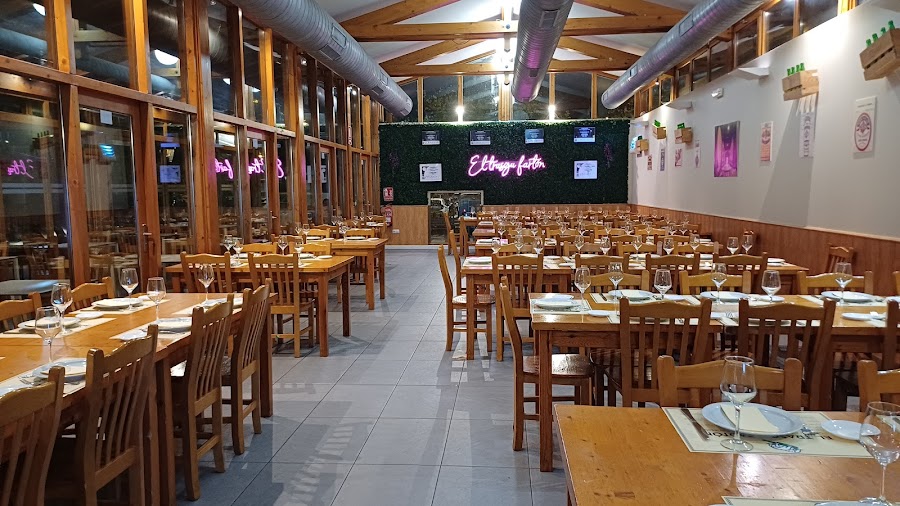 El Trasgu Fartón restaurante - sidrería del Centro Asturiano de Vitoria