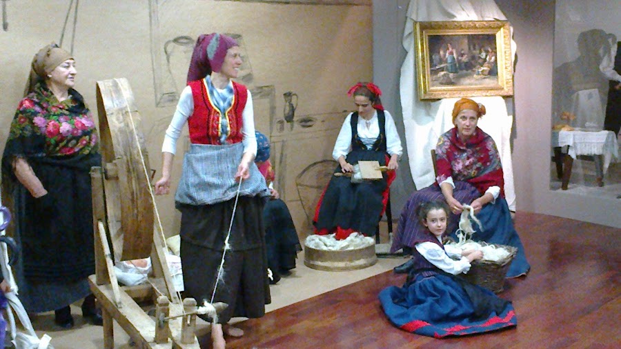 Museo Provincial del Traje Popular (Palacio de Mendoza)