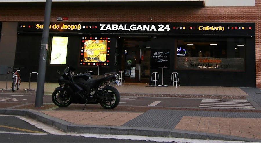 Salón de Juego Zabalgana 24